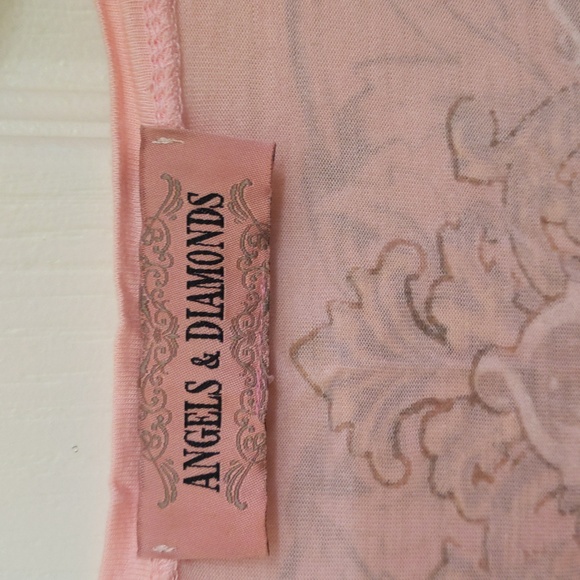 Pink distressed t-shirt - Picture 2 of 3